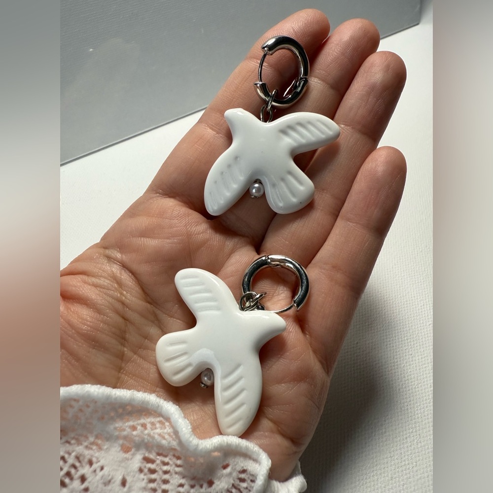 Round Ear Hoop White Peace Dove Earrings Jewelry - Picture 12 of 13